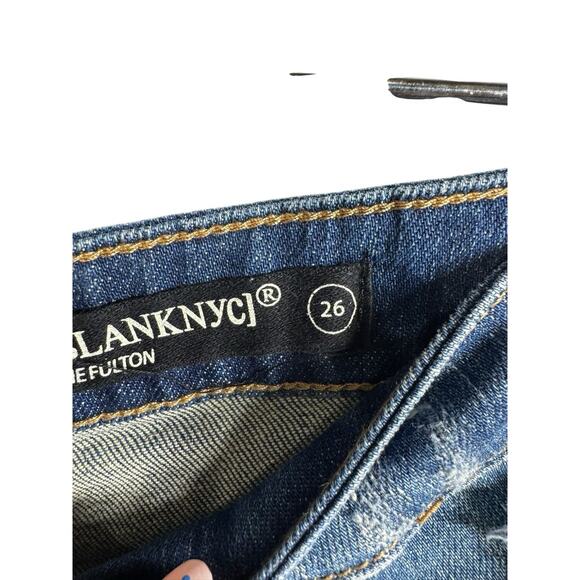 Blank NYC Women's The Fulton Dress Down Party Distressed Cuffed Shorts Size 26 - Picture 6 of 13